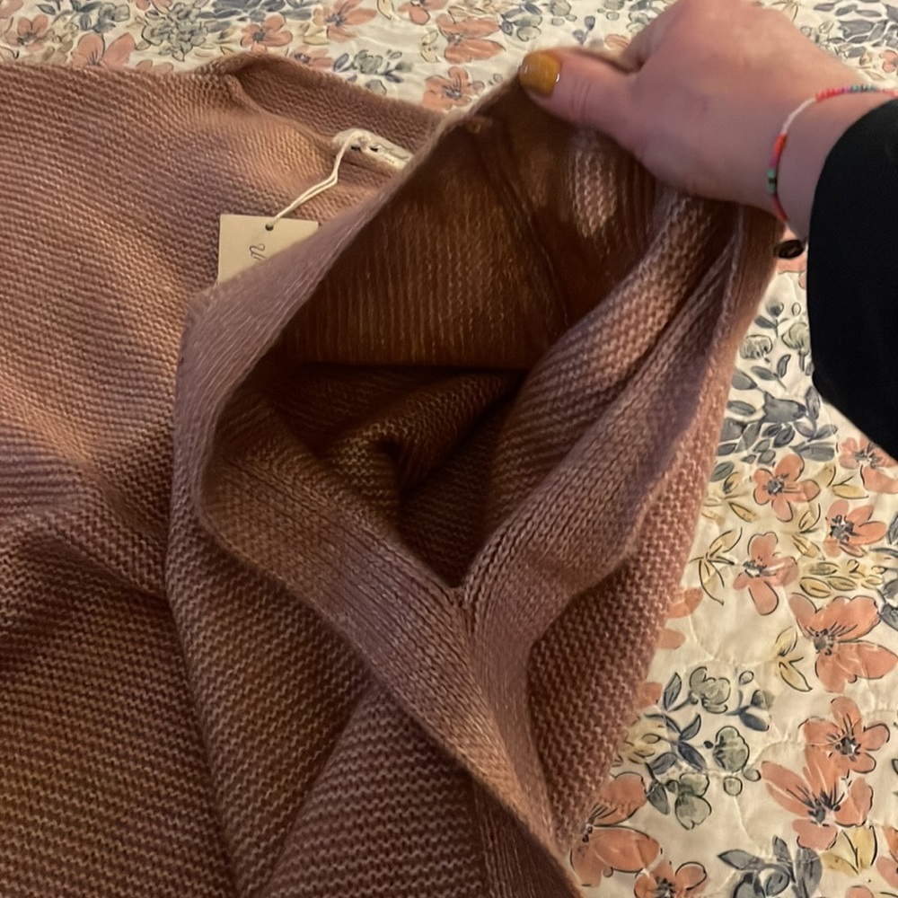 Universal Threads sweater - Picture 3 of 9